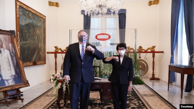 美国国务期蓬佩奥2020年10月29日与印度尼西亚外长马尔苏迪会晤（印尼外交部照片）