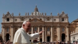  El mundo católico espera que el papa Francisco supere los problemas de salud para celebrar Semana Santa
