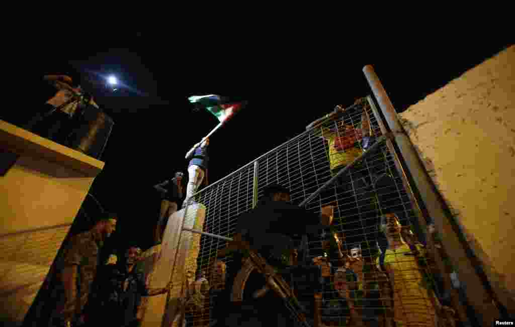 اسرائیل نے فلسطین کے ساتھ امن مذکرات کے دوسرے دور سے قبل اس کے 26 قیدیوں کو رہا کیا۔
