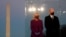 Tổng thống Tân cử Joe Biden và phu nhân Jill Biden dự lễ tưởng niệm nạn nhân COVID-19 tại đài tưởng niệm Lincoln Memorial ở thủ đô Washington,  ngày 19/01/2021.