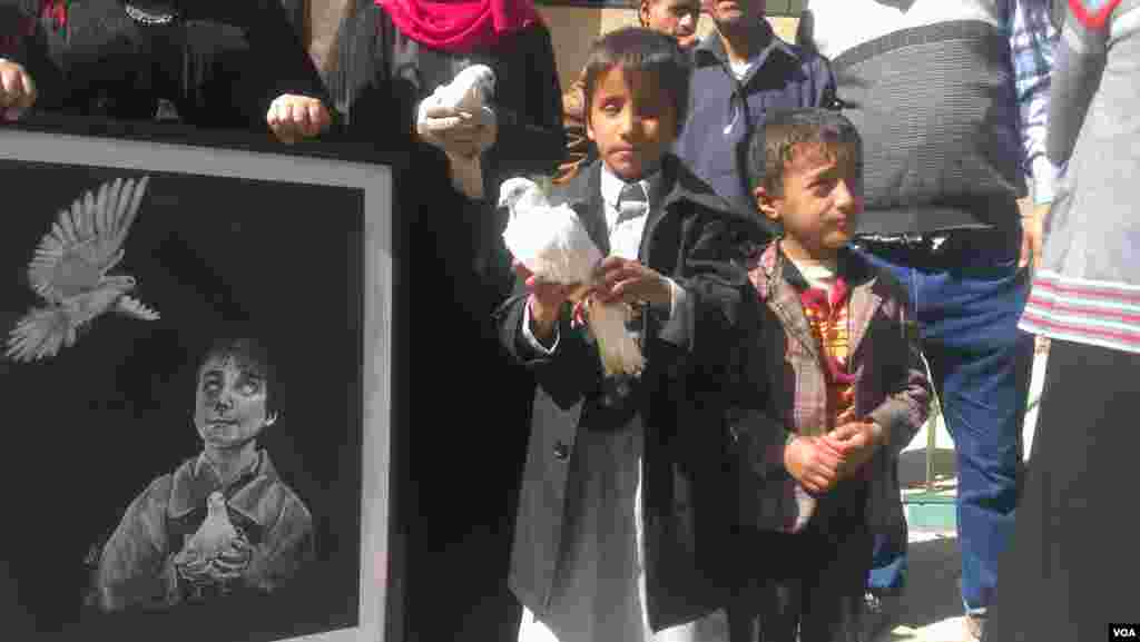A blind child carries a dove at a protest against the attack on the al-Nour Center for the Blind in Sana&#39;a, Yemen, Jan. 10, 2016. Students say neither the school, nor themselves, have taken any side in the war. (A. Mojalli/VOA)