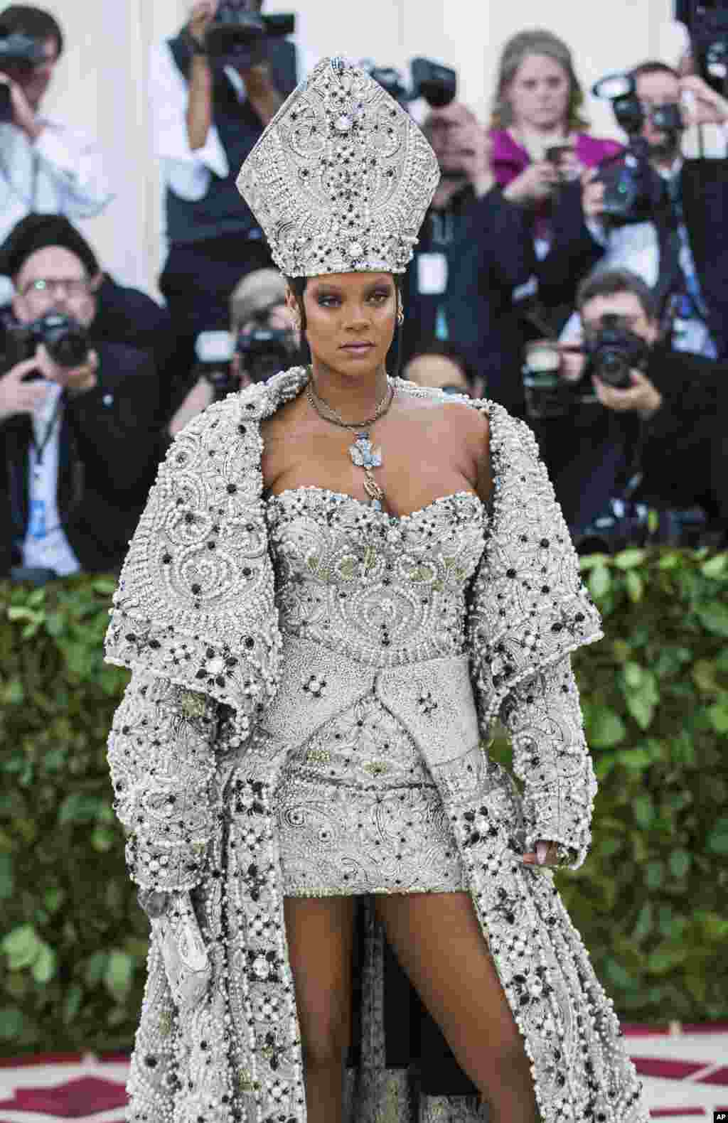 Singer Rihanna attends The Metropolitan Museum of Art&#39;s Costume Institute benefit gala celebrating the opening of the Heavenly Bodies: Fashion and the Catholic Imagination exhibition on Monday, May 7, 2018, in New York. (Photo by Charles Sykes/Invision/AP)