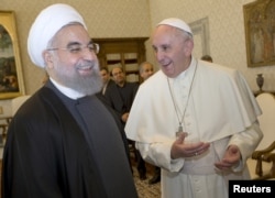 Iran President Hassan Rouhani (L) smiles with Pope Francis at the Vatican Jan. 26, 2016.