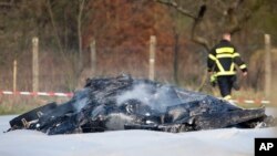 The burnt out debris of a small aircraft lies on a field near the small airport of Egelsbach near Frankfurt, Germany, Sunday, March 31, 2019. The plane crashed when approaching the airport killing four people. 