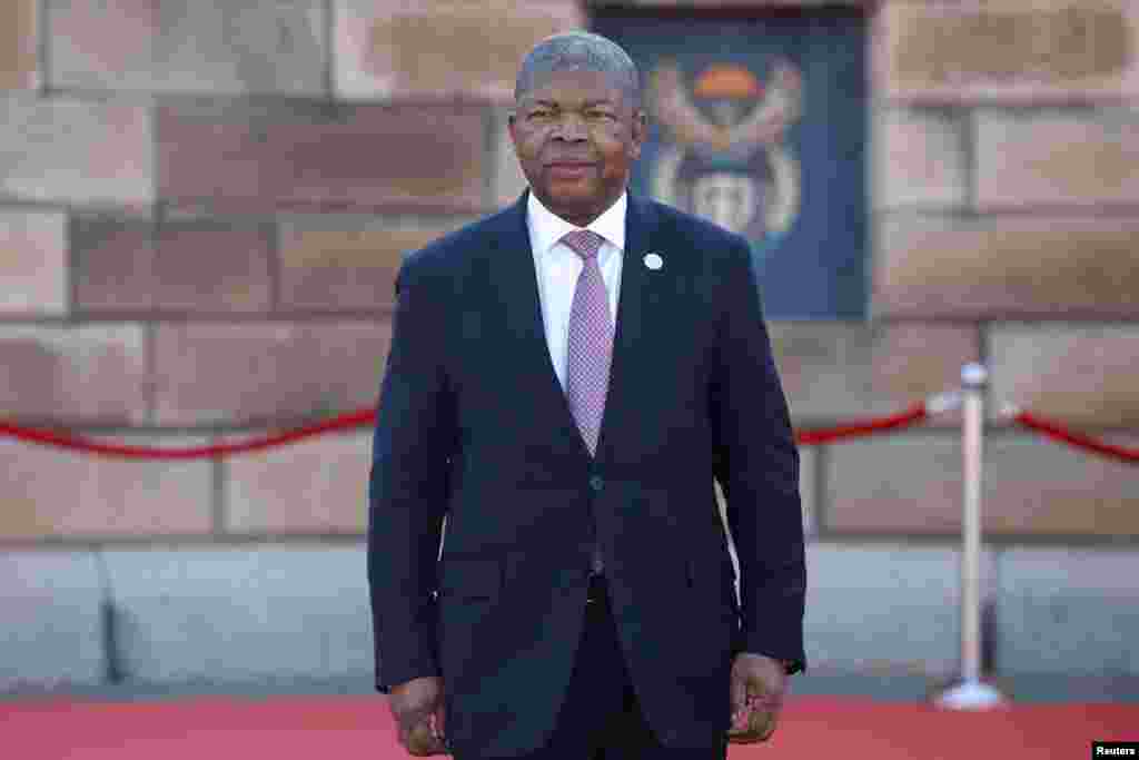 O Presidente angolano, João Lourenço, posa para uma fotografia antes da tomada de posse de Cyril Ramaphosa como Presidente da África do Sul.