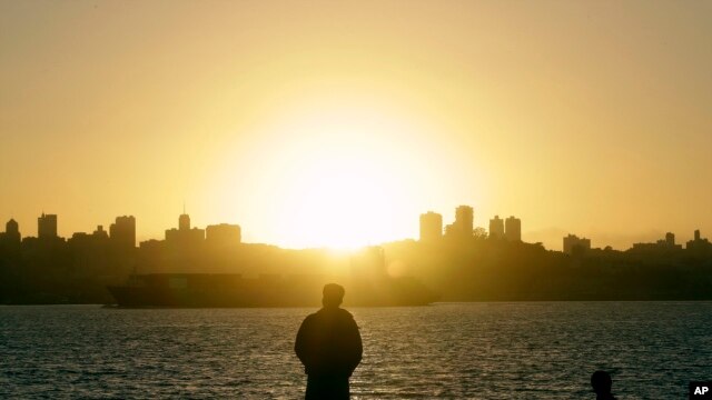 Las temperaturas a lo largo de 2015 promediaron los 12,4 grados Celsius, un poco menos que en 2012 que alcanzaron un promedio de 12,9 y es el año más caliente en la historia según los récords mantenidos desde 1895.