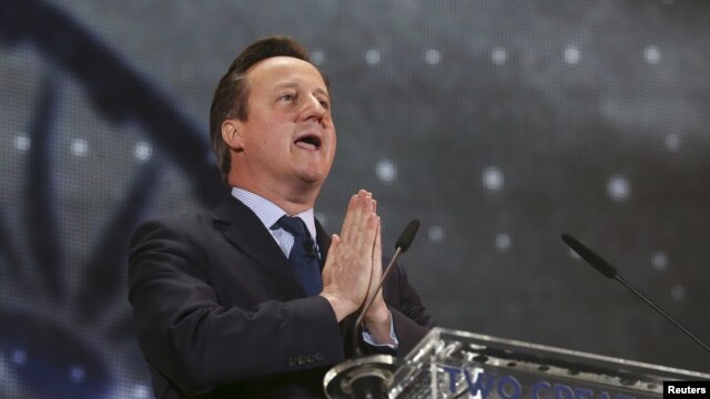 El primer ministro británico David Cameron pidió al público mantenerse en alerta y convocó a una reunión de gabinete para revisar el nivel de alerta.