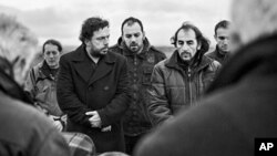 "Μαχαιροβγάλτης" (Knifer)