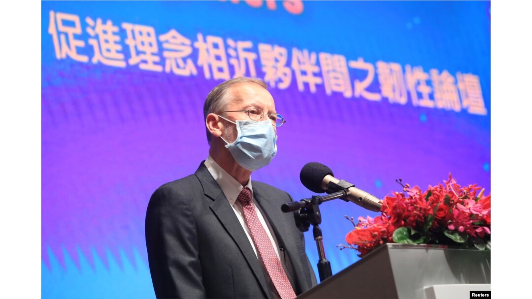 美国在台协会处处长郦英杰在台北一个重组供应链论坛上讲话。（2020年9月4日）