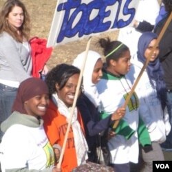 Peserta Walk for the Homeless berusaha mengumpulkan dana bagi tunawisma yang akan disalurkan lewat organisasi "Facets" di Fairfax, Virginia.