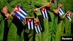 Entre los cambios en consideración sobre las políticas hacia Cuba estaría prohibir a las compañías estadounidenses que hagan negocios con emprendimientos cubanos relacionados con los militares.