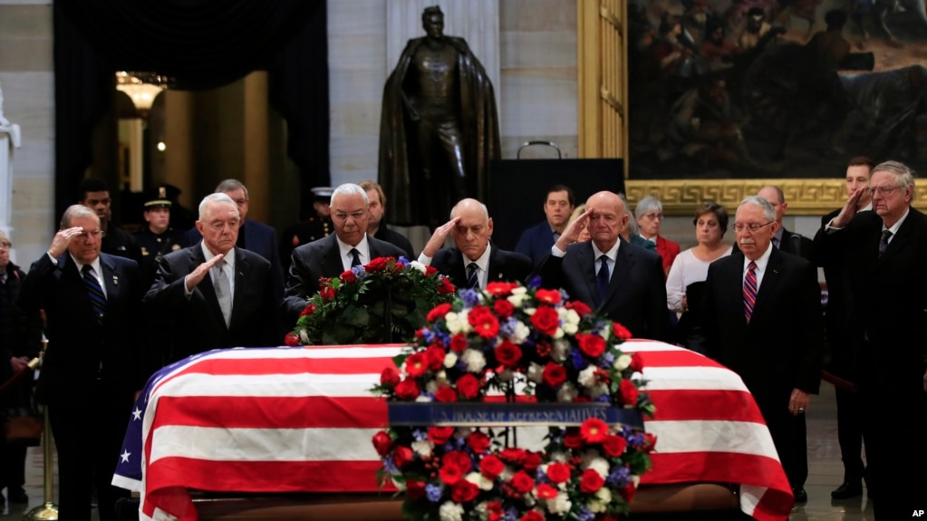 Le cercueil de George H. W. Bush, dans la rotonde du Congrès américain, le 4 décembre 2018.