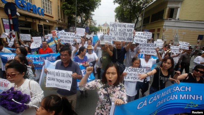 Người dân Việt Nam biểu tình phản đối Formosa