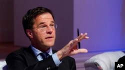 İkna çabaların sürdüğünü belirten Hollanda Başbakanı Rutte, İtalya'nın onayı olmadan da paranın bir bölümünün kullanılabileceğini söyledi.