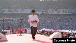 Cawapres Sandiaga Uno, usai berorasi di hadapan pendukungnya di Stadium GBK, Senayan, Jakarta, Minggu pagi, (7/4). (Prabowo-Sandi Media Center).