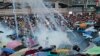 現場報導﹕香港警方星期日向示威者發射催淚彈
