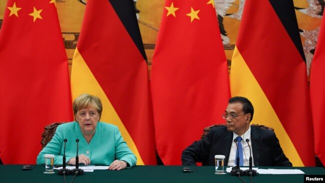 德国总理默克尔与中国总理李克强在北京人大会堂出席记者会。（2019年9月6日）