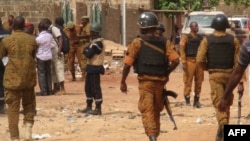 Les forces de sécurité du Burkina Faso dans les rues de Ouagadougou, au Burkina, le 22 mai 2018.