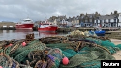 Kapal-kapal nelayan di kota pesisir, Macduff, Aberdeenshire, Skotlandia, Inggris, 18 Oktober 2020. (Foto: Reuters)