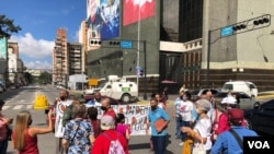 Trabajadores y jubilados protestan en el centro de Caracas, cerca del Palacio Presidencial. Caracas, Venezuela. Diciembre 16, 2020. Foto: Álvaro Algarra.