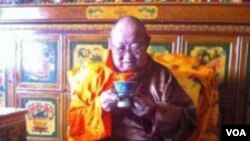 སྤྲུལ་སྐུ་ངོས་འཛིན་བྱེད་ཕྱོགས་ཀྱི་རྐྱེན་པས། བོད་ཀྱི་གནའ་རབས་ཀྱི་དགོན་པ་ཞིག་དམ་དྲག་འོག་གནས་ཡོད་པ།་ (tibet.net)