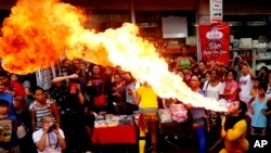 Ceremonia de recibimiento del Año Nuevo Lunar en el distrito de Chinatown, Manila, Filipinas, el martes 5 de febrero de 2019. 