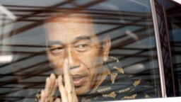 Presiden Joko Widodo meninggalkan rumah sakit di Singapura setelah mengunjungi mantan ibu negara Ani Yudhoyono, 21 Februari 2019. (Foto: Reuters)