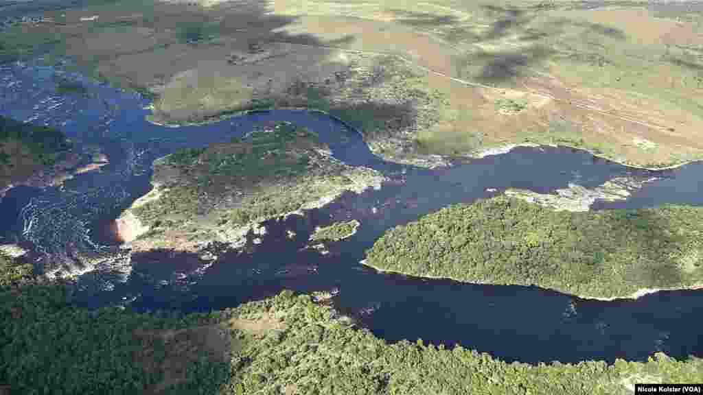 El río Churún fluye a través del Parque Nacional Canaima, Venezuela, el sábado 22 de febrero de 2025. Vista aérea.&nbsp;