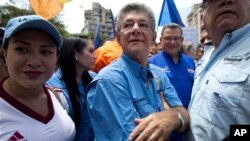 El presidente del Poder Legislativo, diputado Henry Ramos Allup, explicó el porqué la Asamblea Nacional puede iniciar el procedimiento. 