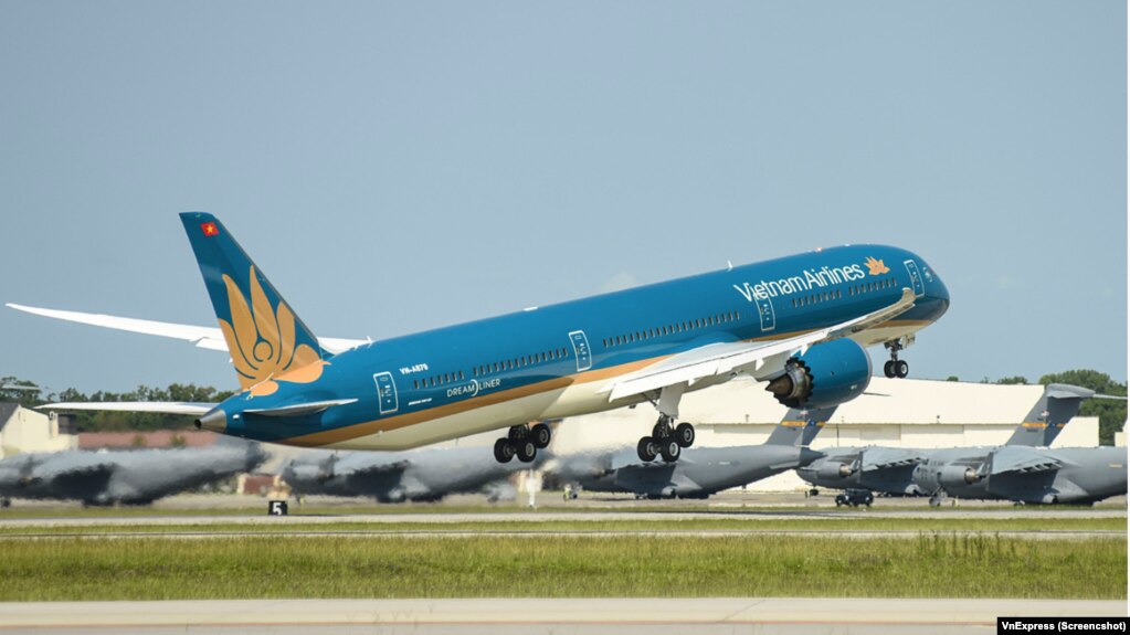 Máy bay 787-10 của Vietnam Airlines tại sân bay ở Seatlle của Mỹ hồi tháng 8/2019. VNA sẽ bắt đầu khai thác đường bay thẳng thường lệ tới Mỹ từ 28/11.