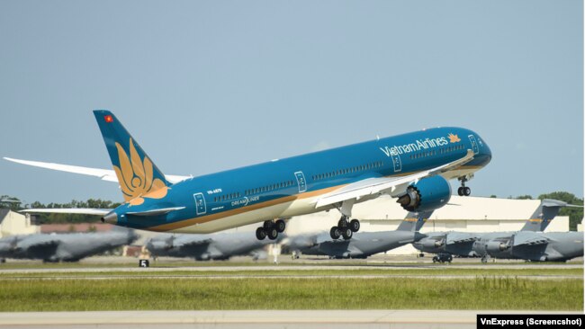 Máy bay 787-10 của Vietnam Airlines tại sân bay ở Seatlle của Mỹ hồi tháng 8/2019. VNA sẽ bắt đầu khai thác đường bay thẳng thường lệ tới Mỹ từ 28/11.