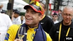 Cadel Evans, pebalap sepeda Australia yang menjuarai Tour de France 2011 (foto: dok).