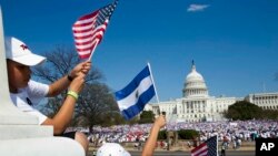 Grupos defensores de los derechos de los inmigrantes han realizado protestas frente al Capitolio en Washington durante años.