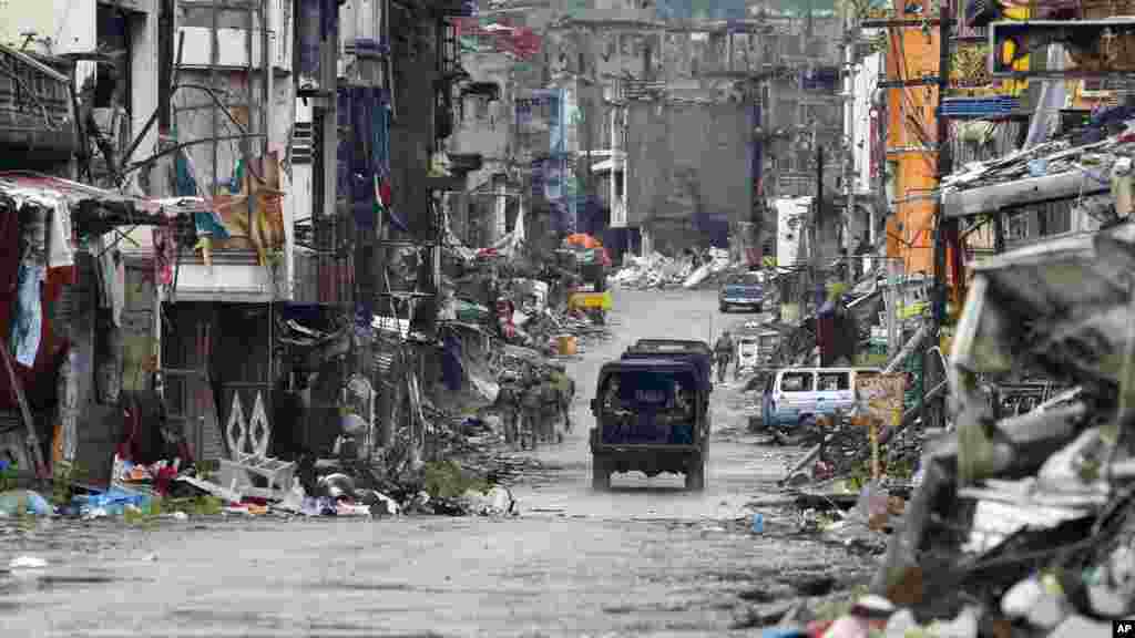 Dakarun kasar Philippines a hanyar su ta komawa masauki bayan shugaba Rodrigo Duterte ya ayana yancin kan Yankin Marawi na kasar&nbsp; Philippines &nbsp;