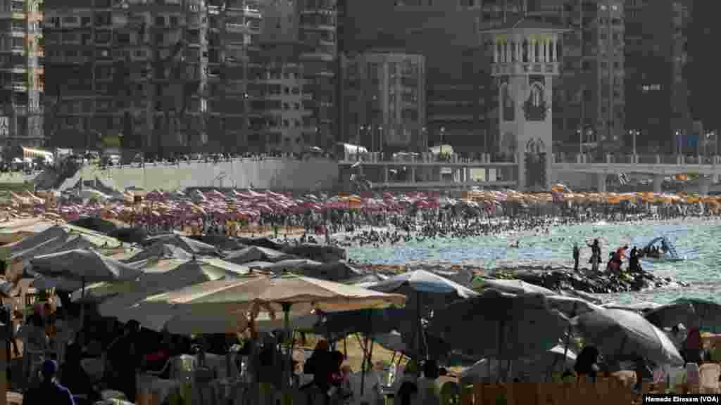 Hundreds of beachgoers gather along Alexandria’s coast. The summer heat typically peaks in the city between June and August, but local residents and experts say this year’s season started earlier and is lingering longer. Alexandria, Egypt, Sept. 20, 2024.