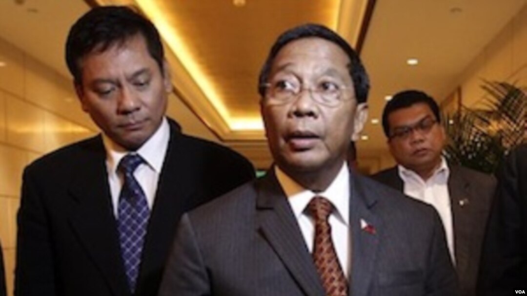 Wapres Filipina Jejomar Binay setelah tiba kembali di Bandara Internasional Manila setelah kunjungannya ke Tiongkok.