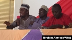 Danjuma Bello Sarki (L), a PDP regional youth leader, speaks at a VOA-sponsored town hall, along with other activists, discussing how to avoid a repeat of the devastating 2011 election riots, in Kaduna, Nigeria, Feb. 20, 2015.