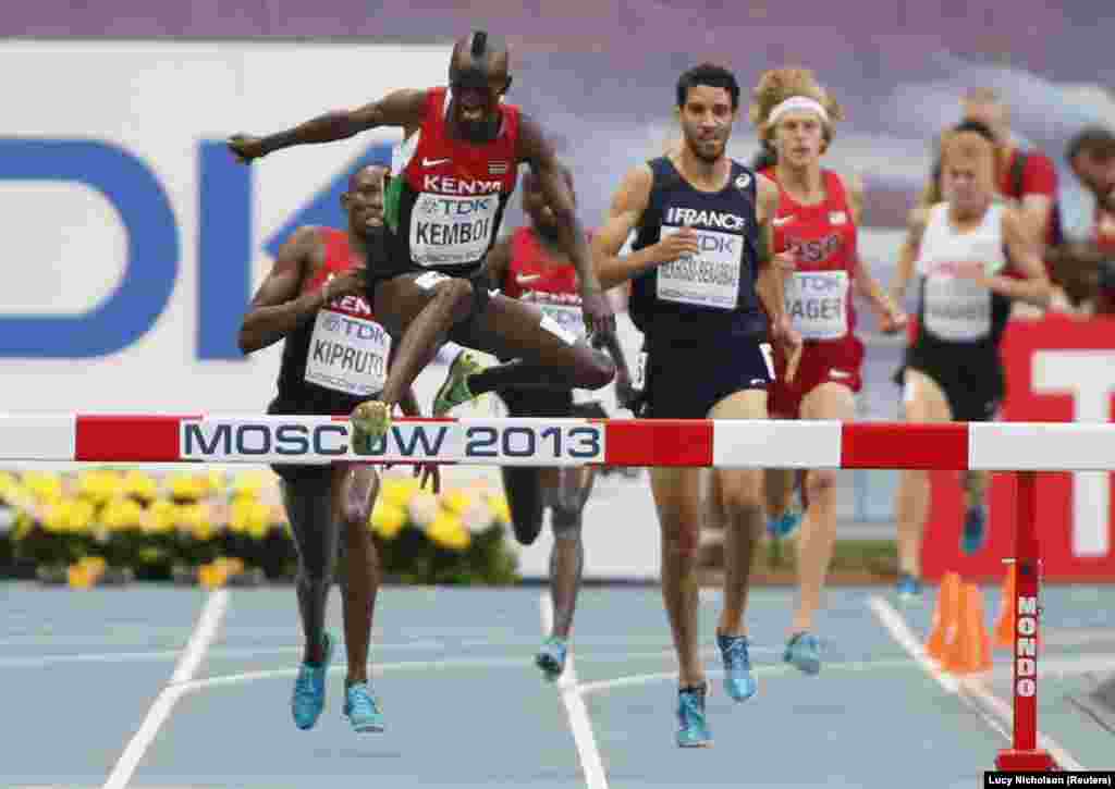 Ezekiel Kemboi (2L) of Kenya clears an obstacle ahead of his compatriot Conseslus Kipruto (L) and Mahiedine Mekhissi-Benabbad (3R) of France during the men's 3000 metres steeplechase final of the IAAF World Athletics Championships at the Luzhniki Stadium 
