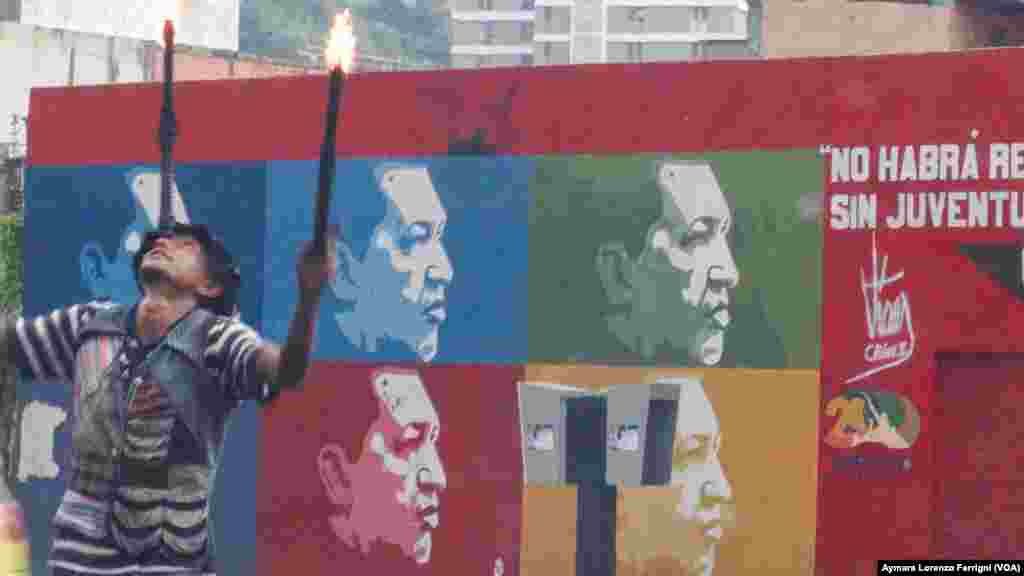 A pesar de que Chávez prometió igualdad para todos, Caracas es una ciudad de contrastes.