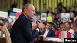 俄罗斯总统普京在莫斯科举行的2019年度记者会上讲话。（2019年12月19日）