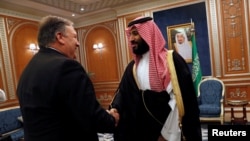 U.S. Secretary of State Mike Pompeo meets with the Saudi Crown Prince Mohammed bin Salman during his visits in Riyadh, Saudi Arabia, Oct. 16, 2018. 