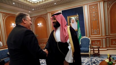Ngoại trưởng Mỹ Mike Pompeo hội kiến Thái tử Saudi Mohammed bin Salman trong một chuyến thăm Riyadh, Ả-rập Saudi, ngày 16 tháng 10, 2018. 