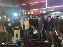Tim bantuan hukum dari LBH Pers setelah pembebasan sejumlah jurnalis di Polda Metro Jaya pada Jumat, 9 Oktober 2020. (Foto: Merahputihdotcom)