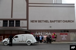 A hearse containing the casket of Aretha Franklin pulls up outside New Bethel Baptist Church, Aug. 30, 2018, in Detroit.