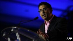 Le cinéaste conservateur Dinesh D'Souza lors de la conférence du leadership républicain à la Nouvelle-Orléans, en Louisiane, le 31 mai 2014.