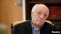 지난해 6월 재미 이슬람학자 펫훌라흐 귈렌이 미국 펜실베이니아주 세일러즈버그에 소재한 자택에서 인터뷰를 하고 있다. 