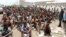 Des migrants éthiopiens, bloqués dans un Yémen déchiré par la guerre, attendent dans un centre de détention leur rapatriement dans leur pays d'origine, à Aden au Yémen, le 24 avril 2019.