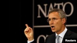 Jens Stoltenberg, lors d'une conférence de presse, Bruxelles, Belgique, le 13 juillet 2016. (AP Photo/Darko Vojinovic)