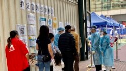 大批市民1月22日到油麻地一個免費病毒檢測站接受新冠肺炎病毒檢測。(美國之音 湯惠芸拍攝)