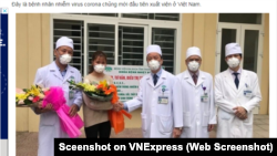 Nguyễn Thu Trang (thứ hai bên trái), ở Thanh Hóa, được xuất viện vào ngày 2/3 sau khi các bác sĩ tuyên bố cô không nhiễm coronavirus mới mà cô bị phát hiện nhiễm (Ảnh chụp từ màn hình báo VNExpress ngày 3/2/2020).
